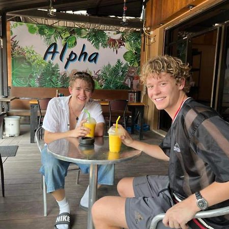 Alpha Hostel Cafe&Bar Ban Khlong Yai Екстериор снимка